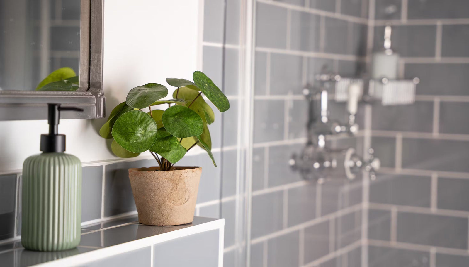 Choosing an artificial houseplant