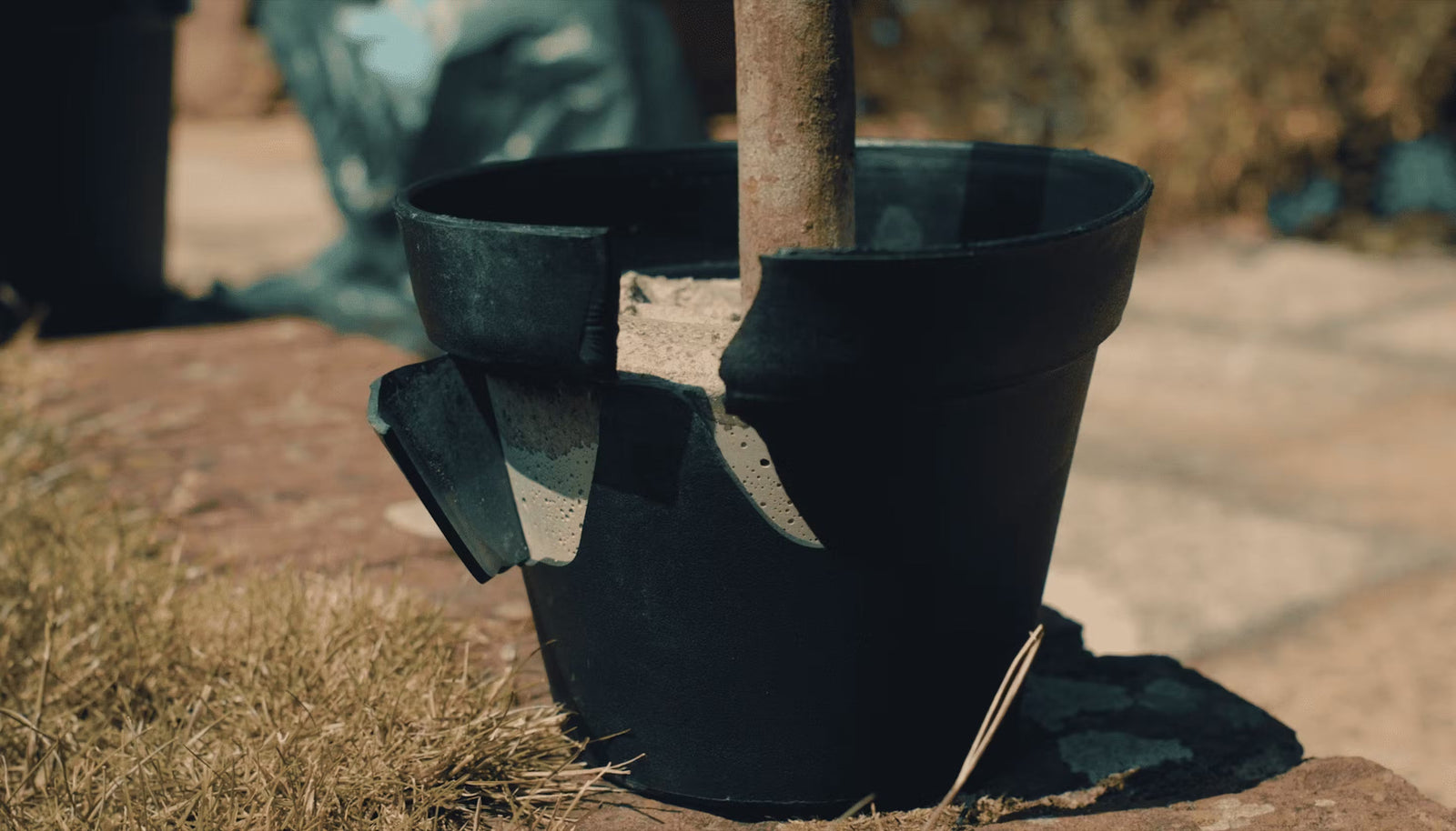 How to repair artificial plants with damaged pots