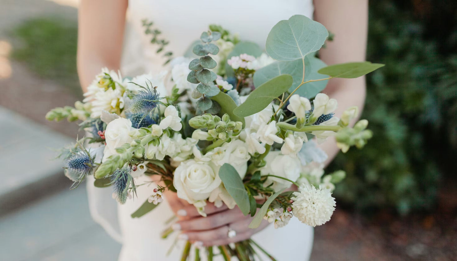 Artificial flowers & wedding bouquets: tips & ideas
