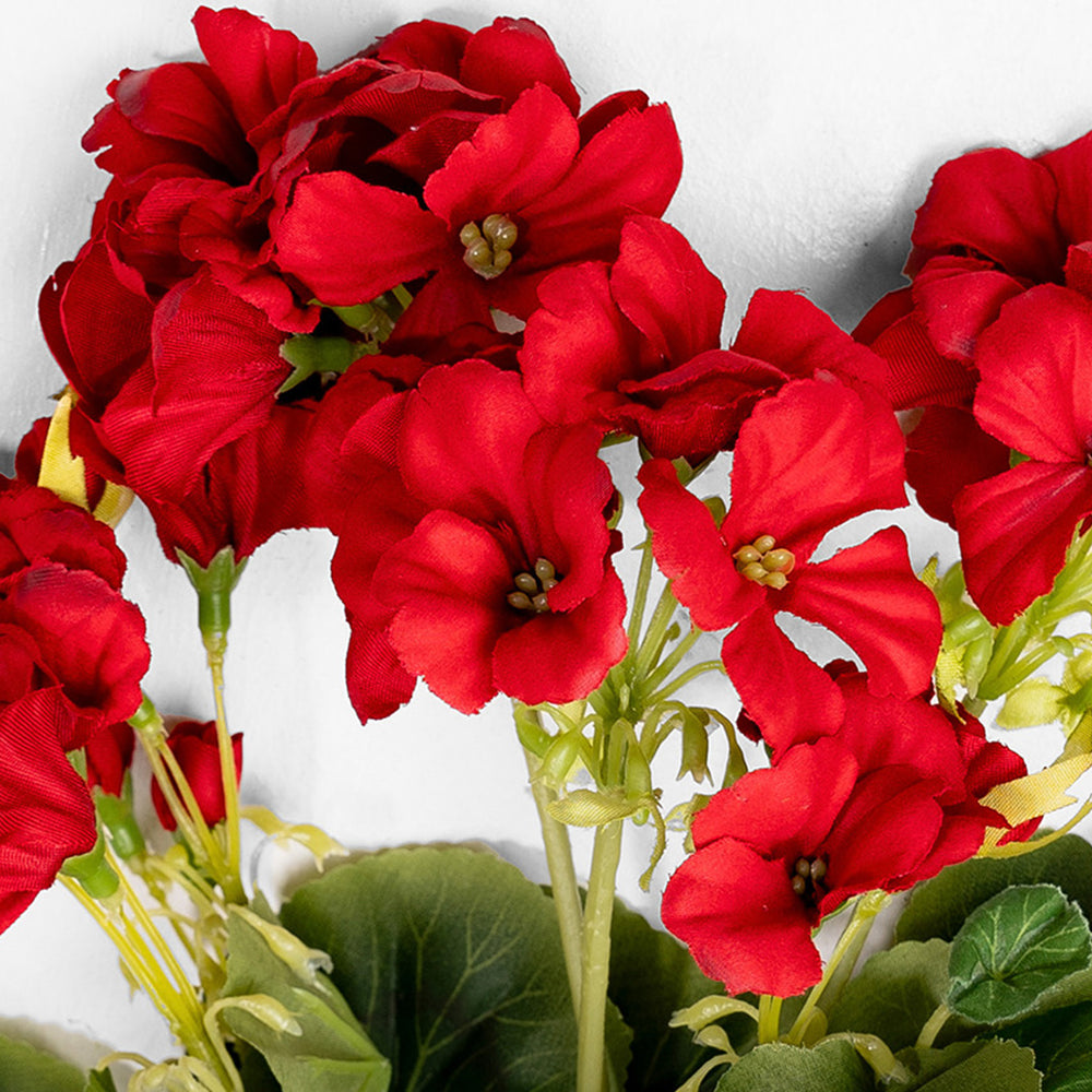 Artificial red geranium bush flowers